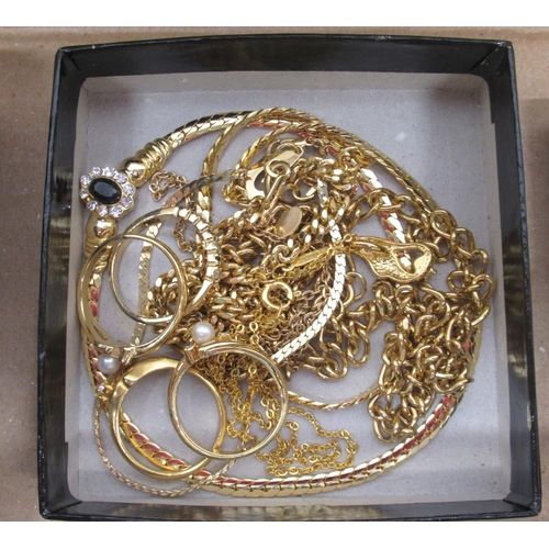 231 - Collection of costume jewellery incl large quantity of push screw earrings, yellow metal rings and b... 