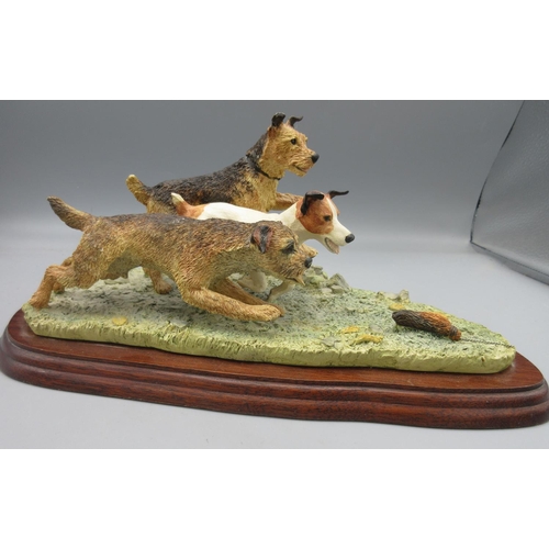 1089 - Border Fine Arts Model, Terrier Race B0242, H12cm