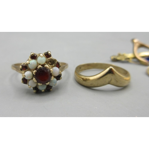 12 - 9ct yellow gold red stone and opal cluster ring (A/F), size S1/2, a 9ct gold bar brooch (A/F), a 9ct... 