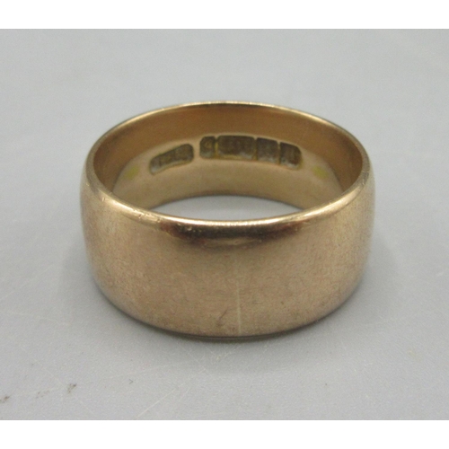 28 - 9ct yellow gold wedding band, stamped 375, size T, 9.13g