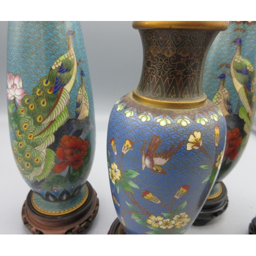 286 - Two pairs of late 20th century Chinese cloisonne vases, one pair decorated with peacocks on a blue g... 