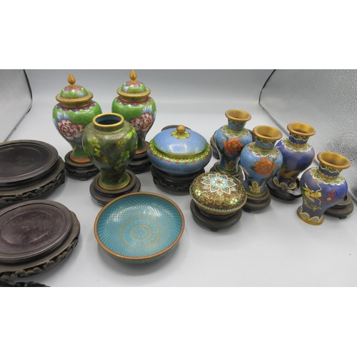 289 - Collection of late 20th century Chinese cloisonne, incl. bowls, urns, etc., max. D20.5cm (qty.)