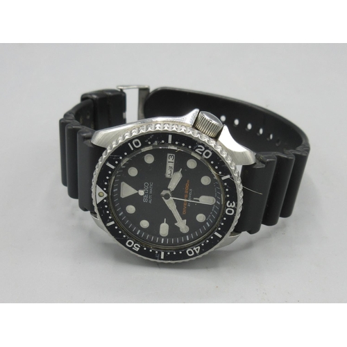 524 - Seiko Middle Eastern Market stainless steel automatic 200m scuba diver's wristwatch with English - A... 