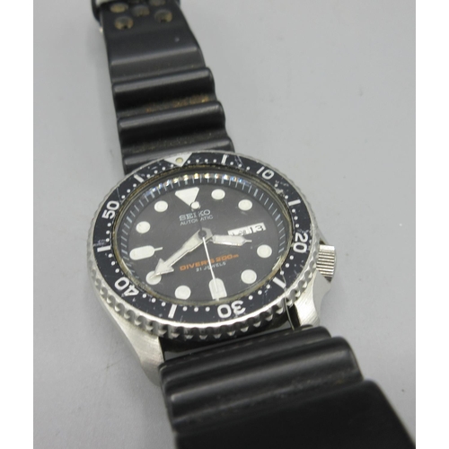 524 - Seiko Middle Eastern Market stainless steel automatic 200m scuba diver's wristwatch with English - A... 