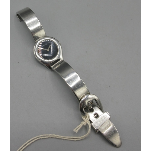 649 - Sherrie Hewson Collection - Gucci stainless steel quartz wristwatch on integrated solid bracelet ter... 