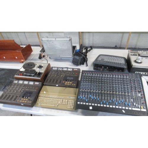 739 - Large mixed collection of sound and stereo equipment to inc. Digitech Remote Foot Controller, Soundc... 