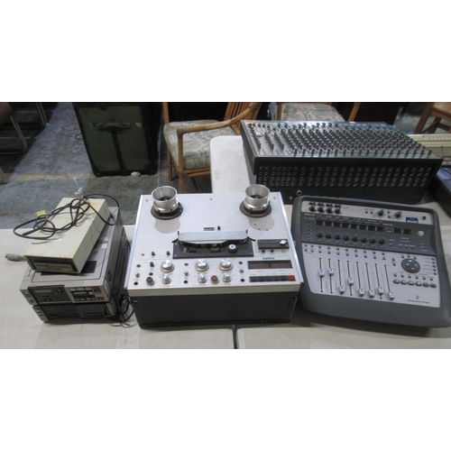 739 - Large mixed collection of sound and stereo equipment to inc. Digitech Remote Foot Controller, Soundc... 