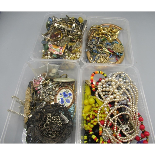 23 - Collection of modern and vintage costume jewellery including necklaces, brooches, etc., a large quan... 