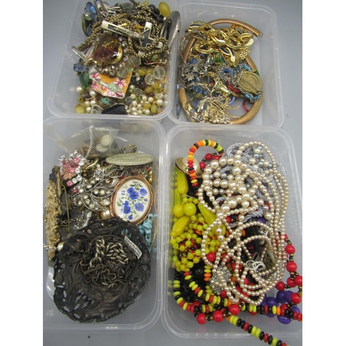 23 - Collection of modern and vintage costume jewellery including necklaces, brooches, etc., a large quan... 