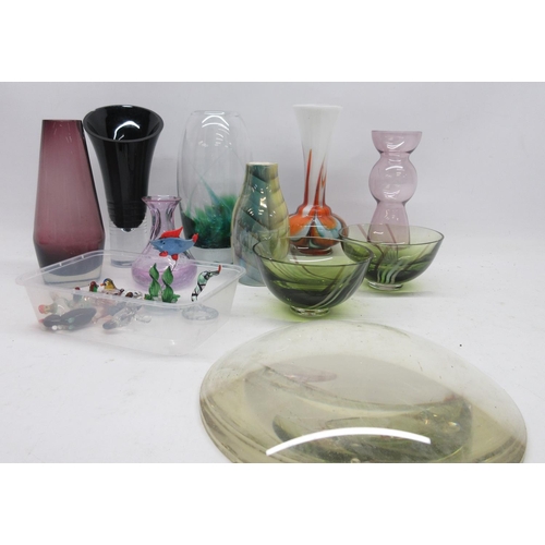 550 - Les Dennis Collection - Collection of art glass incl pair of green glass bowls, six vases, ceramic v... 