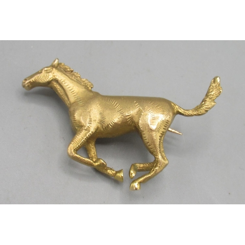 1007 - 9ct yellow gold brooch in the form of a galloping horse, by Alabaster and Wilson, stamped 9 375, 10.... 