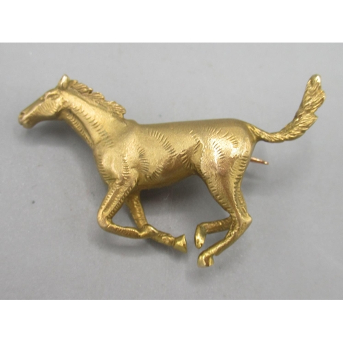 1007 - 9ct yellow gold brooch in the form of a galloping horse, by Alabaster and Wilson, stamped 9 375, 10.... 