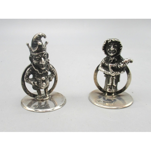 1040 - Pair of George V silver Mr and Mrs Punch novelty menu card holders on circular bases, by Horace Wood... 