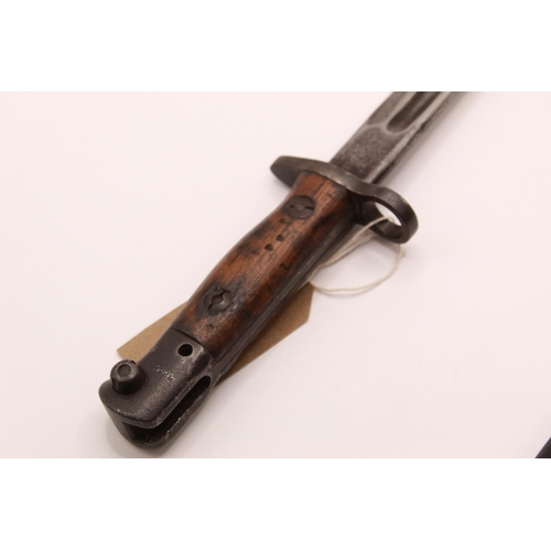 286 - Highly unusual British Lee-Enfield 1907 pattern bayonet manufactured by Sanderson, stamped with R.A.... 