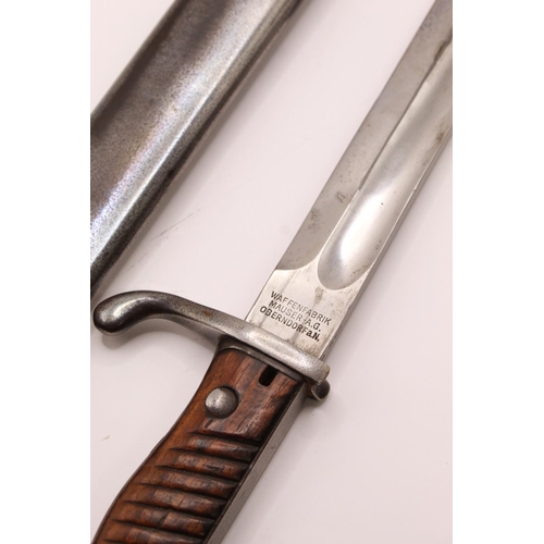 292 - WWI Waffenfabrik German M98 'butcher blade' bayonet in excellent condition, complete with original s... 