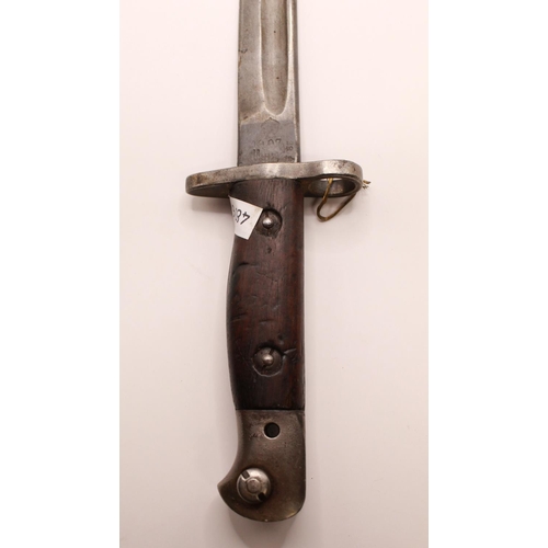 302 - British 1907 Mk I bayonet, complete with original frog and scabbard, in good condition. Blade L43cm