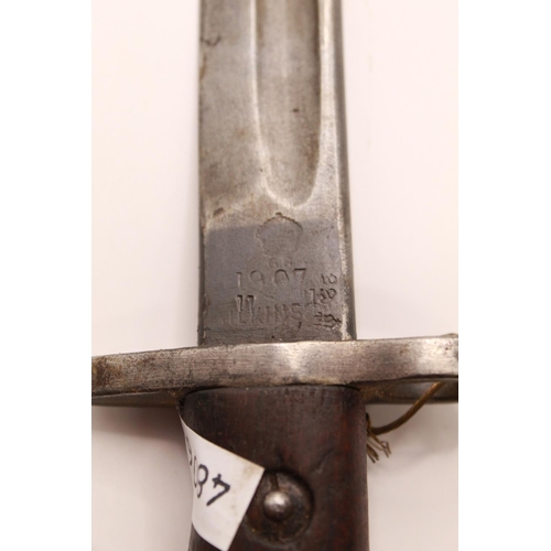 302 - British 1907 Mk I bayonet, complete with original frog and scabbard, in good condition. Blade L43cm