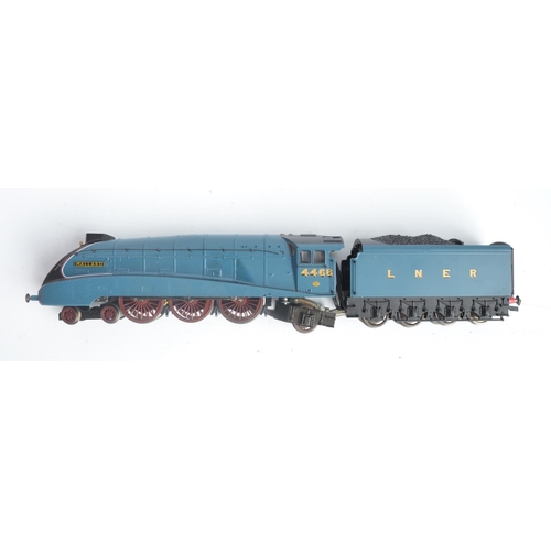 1006 - Hornby OO gauge R1041 LNER Class A4 Mallard live steam locomotive set, missing paper operators manua... 