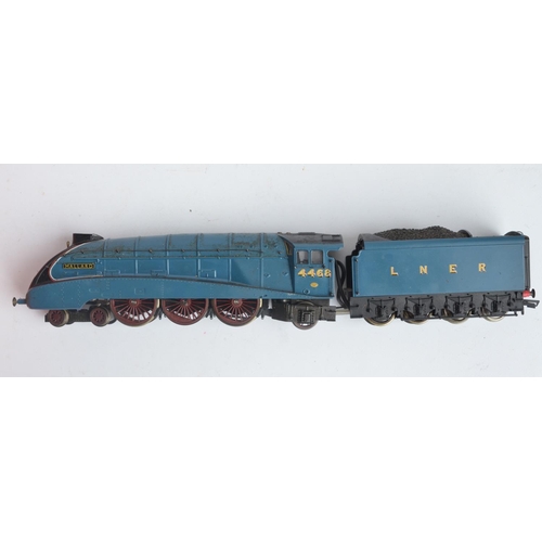 1007 - Hornby OO gauge R1041 LNER Class A4 Mallard live steam locomotive set, missing syringe injector, mod... 