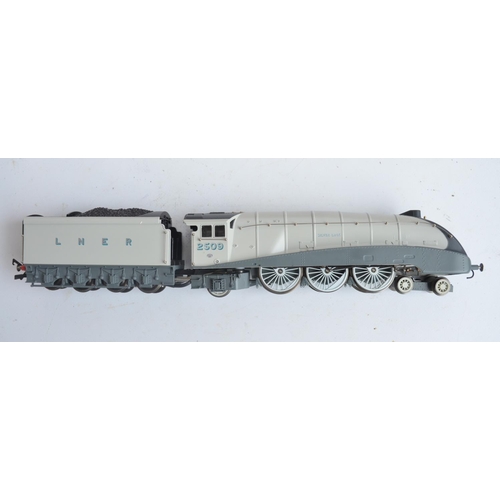 1009 - Hornby OO gauge R2367 LNER Class A4 Silver Link live steam locomotive set (please note this is the t... 