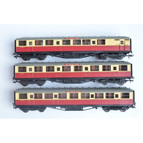 1013 - Hornby OO gauge R1074 'The Master Cutler' boxed set with BR Class A3 4-6-2 'Prince Palatine' electri... 