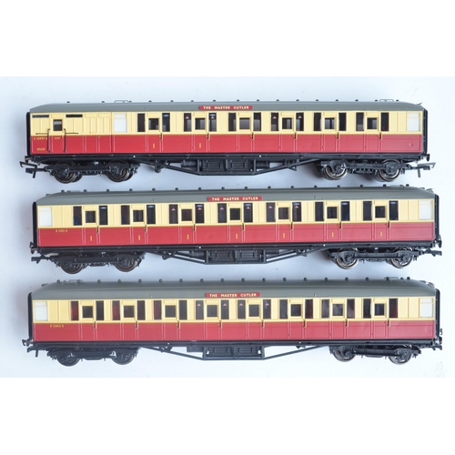 1013 - Hornby OO gauge R1074 'The Master Cutler' boxed set with BR Class A3 4-6-2 'Prince Palatine' electri... 