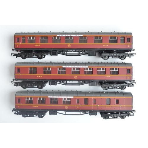 1016 - Hornby R2167 limited edition 'The Royal Scot' train pack (98/2000) with early BR logo Class A4 4-6-2... 