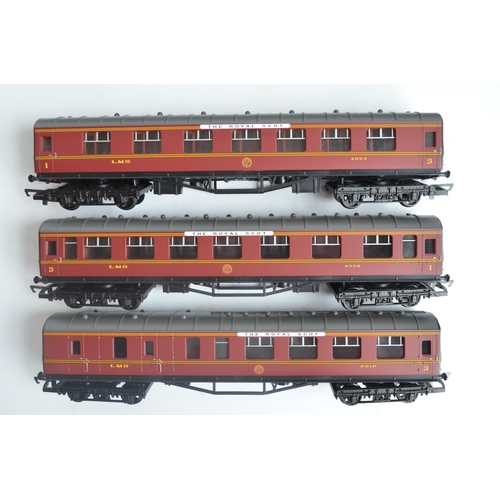 1016 - Hornby R2167 limited edition 'The Royal Scot' train pack (98/2000) with early BR logo Class A4 4-6-2... 