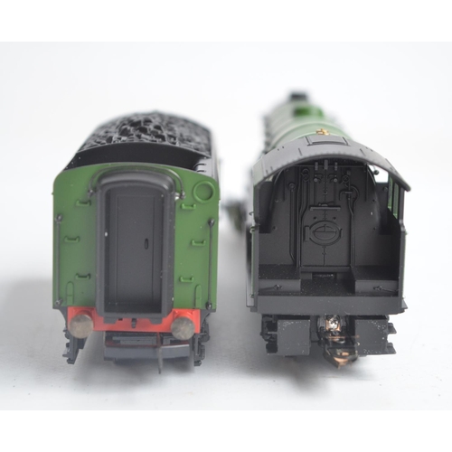 1017 - Hornby R1019 OO gauge Flying Scotsman electric train set  with LNER Class A1 Flying Scotsman and 3 t... 