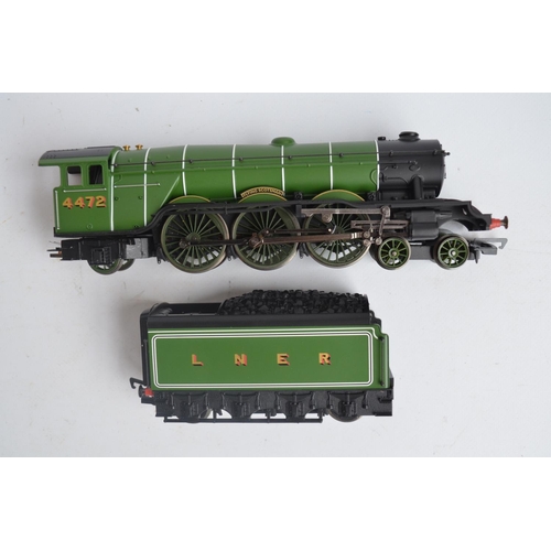 1017 - Hornby R1019 OO gauge Flying Scotsman electric train set  with LNER Class A1 Flying Scotsman and 3 t... 