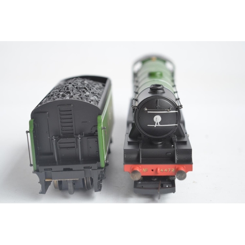 1017 - Hornby R1019 OO gauge Flying Scotsman electric train set  with LNER Class A1 Flying Scotsman and 3 t... 