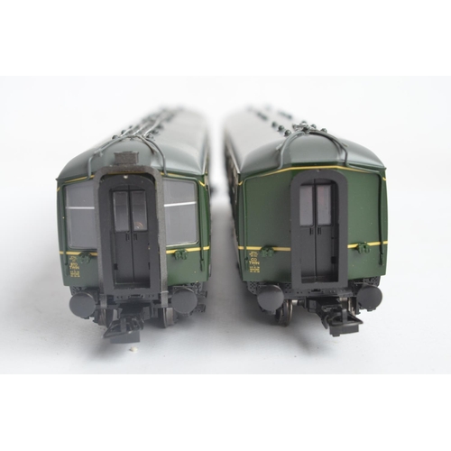 1021 - Bachmann OO gauge 32-516 Derby lightweight 2 car DMU BR green with speed whiskers electric train set... 