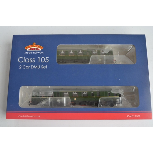 1022 - Bachmann OO gauge 32-326 BR green Class 105 2 car DMU with speed whiskers electric train set with po... 