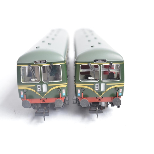 1022 - Bachmann OO gauge 32-326 BR green Class 105 2 car DMU with speed whiskers electric train set with po... 