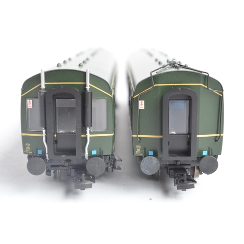 1023 - Bachmann OO gauge 32-900 BR green Class 108 2 car DMU with speed whiskers electric train set with po... 