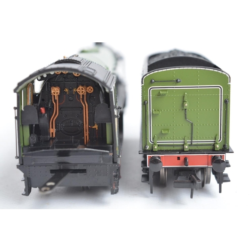 1028 - Bachmann OO gauge 31-530 Class A2 LNER green 526 4-6-2 'Sugar Palm' highly detailed electric train m... 