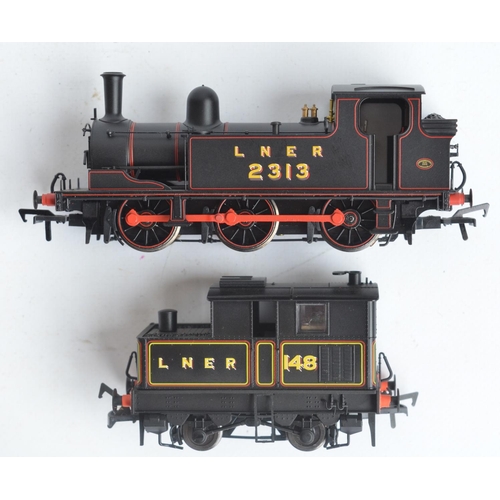 1032 - Two highly detailed OO gauge LNER black livery electric train models to include Bachmann 31-060 J72 ... 