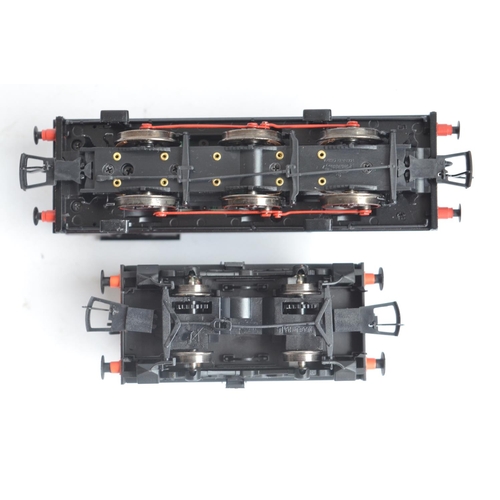 1032 - Two highly detailed OO gauge LNER black livery electric train models to include Bachmann 31-060 J72 ... 