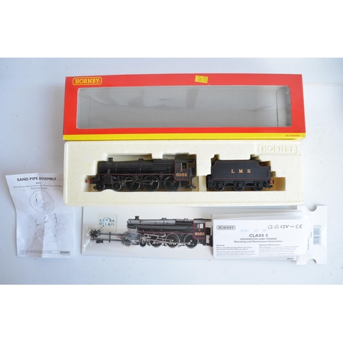 1040 - Three OO gauge electric steam train models, all in black livery to include Hornby R2245 BR 0-4-0T in... 