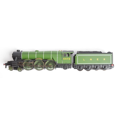 1042 - Hornby OO gauge R2147 LNER Class A3 4-6-2 4472 Flying Scotsman, Collectors Edition (model in at leas... 