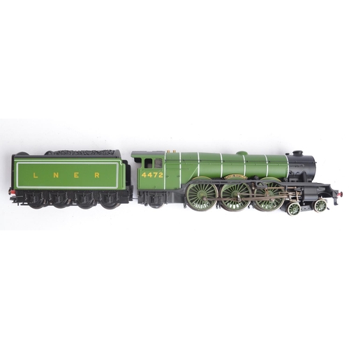 1042 - Hornby OO gauge R2147 LNER Class A3 4-6-2 4472 Flying Scotsman, Collectors Edition (model in at leas... 