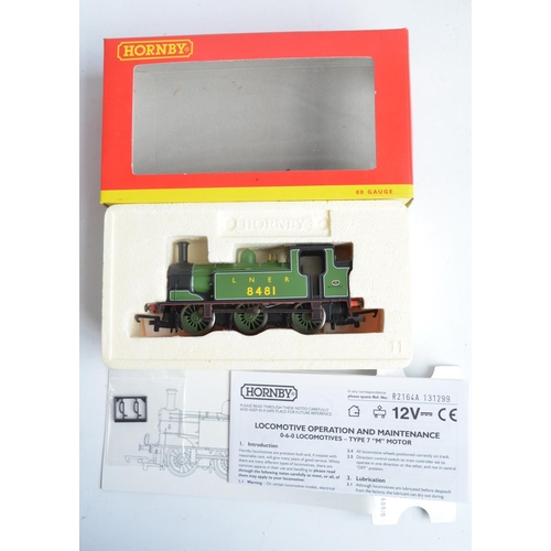 1043 - Three Hornby OO gauge lined green LNER liveried electric steam train models to include R2164A Class ... 