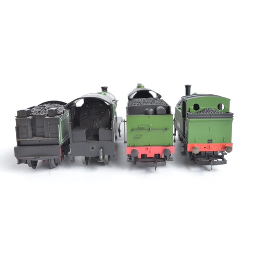 1043 - Three Hornby OO gauge lined green LNER liveried electric steam train models to include R2164A Class ... 