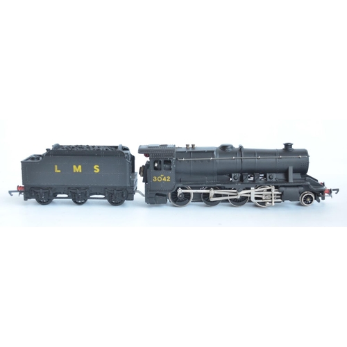 1053 - Boxed Triang/Wrenn W2225 LMS black liveried Class 8F 2-8-0 8042 with metal bodied tender, model in g... 