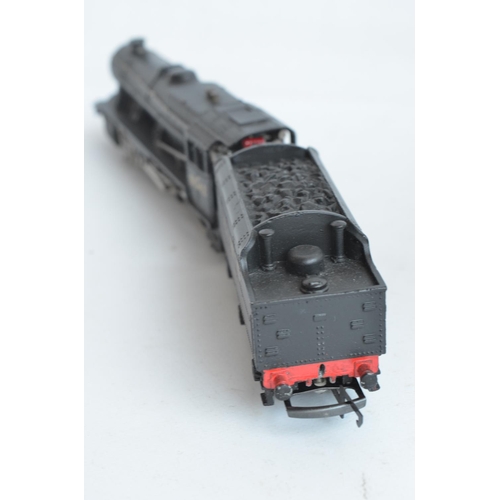 1053 - Boxed Triang/Wrenn W2225 LMS black liveried Class 8F 2-8-0 8042 with metal bodied tender, model in g... 