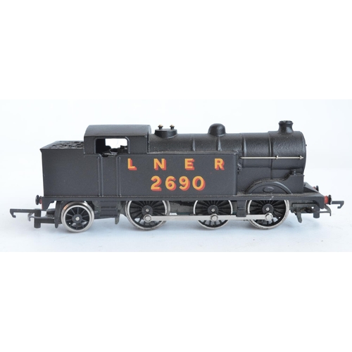 1054 - Boxed Wrenn W2217/A LNER black liveried N2 0-6-2 2690, model in very good overall condition, box ver... 