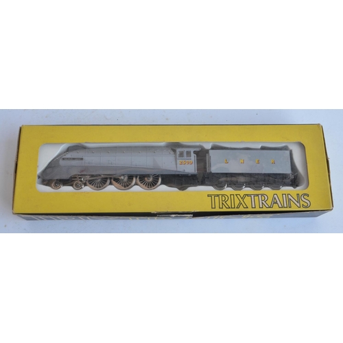 1055 - Boxed Trix Trains 1188 OO gauge LNER silver liveried Class A4 4-6-2 2509 'Silver Link', model in goo... 