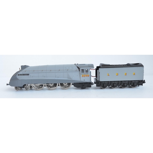 1055 - Boxed Trix Trains 1188 OO gauge LNER silver liveried Class A4 4-6-2 2509 'Silver Link', model in goo... 