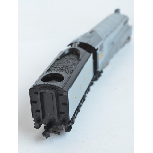 1055 - Boxed Trix Trains 1188 OO gauge LNER silver liveried Class A4 4-6-2 2509 'Silver Link', model in goo... 