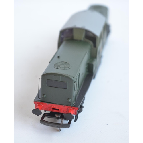 1061 - Built up OO gauge white metal Class 17 diesel electric locomotive kit, appears with added motor but ... 